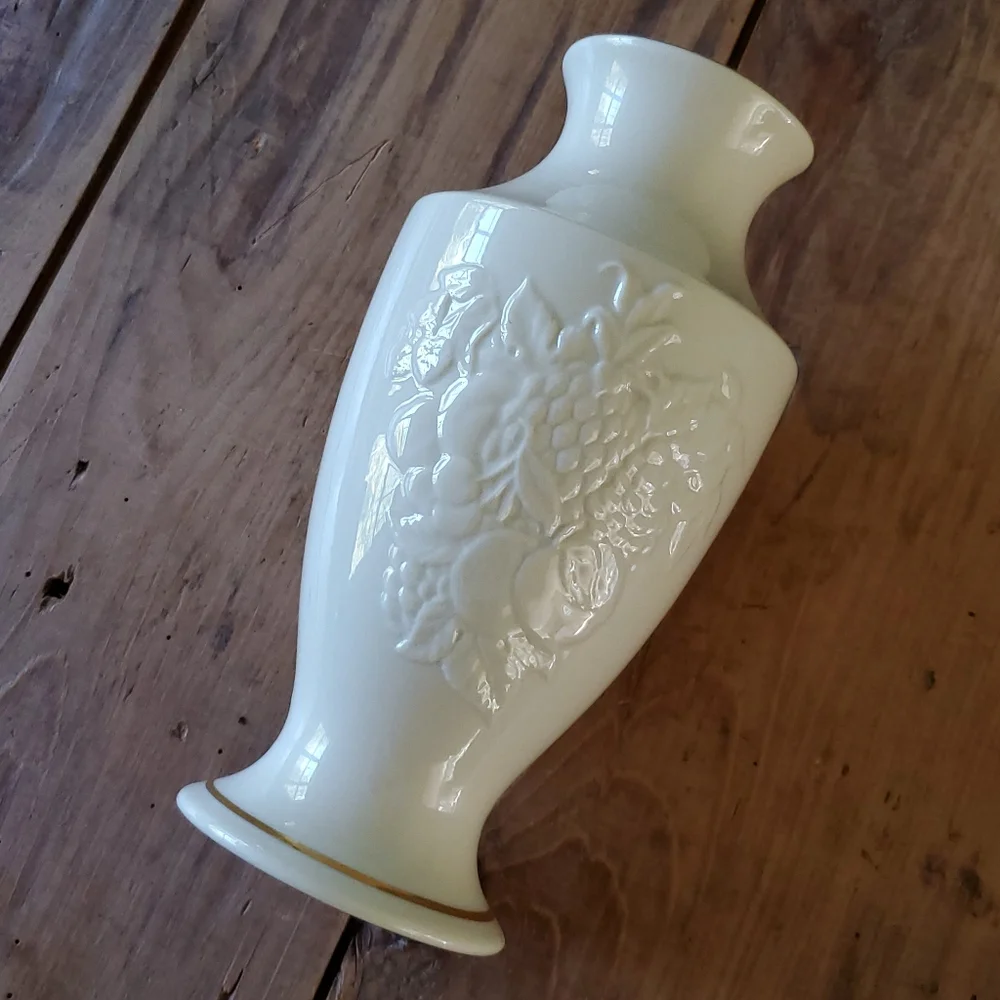 Lenox Fine porcelain Fruits of Life Ivory Large Vase